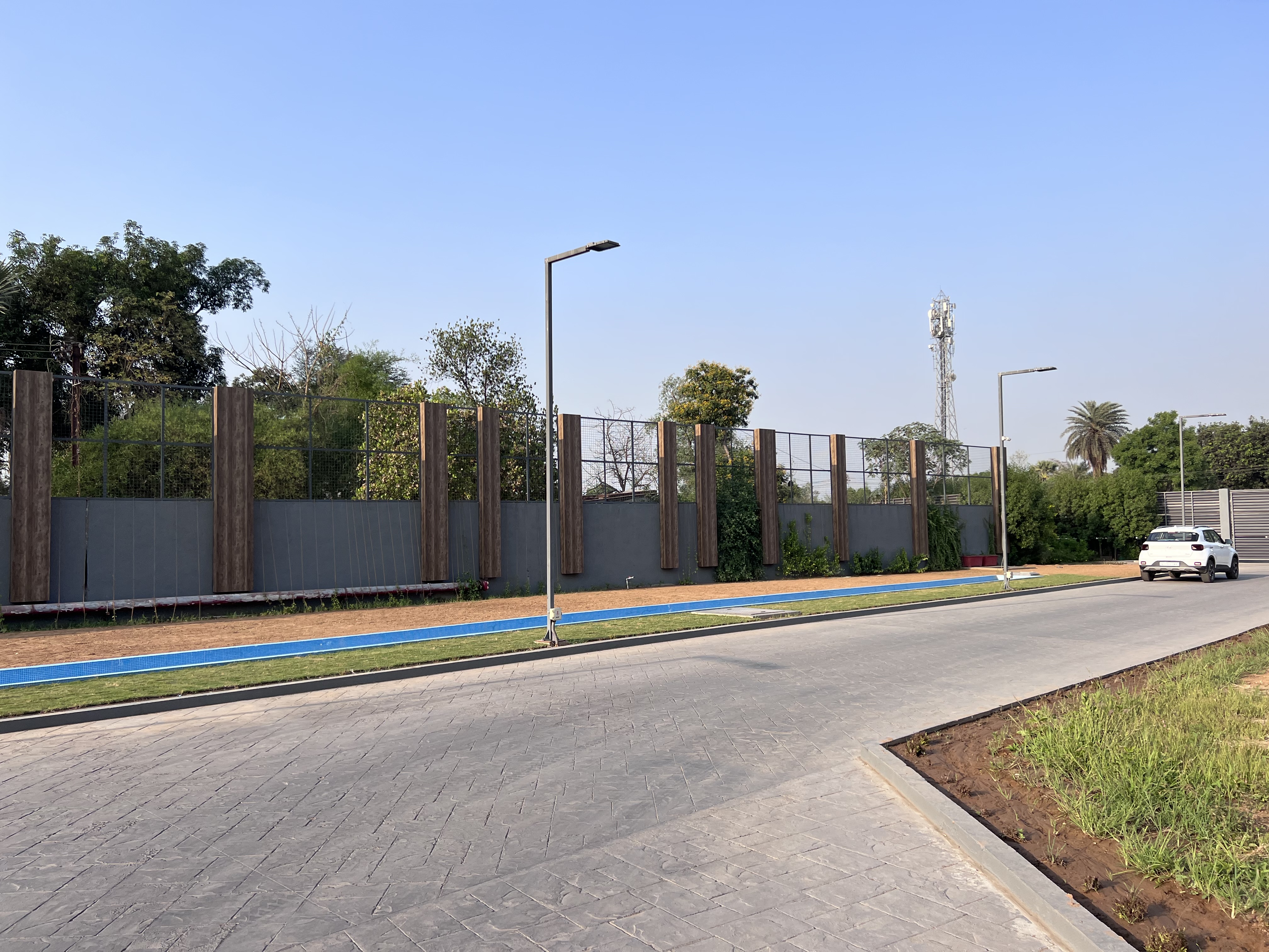KK compound silvassa - Maruti Facade